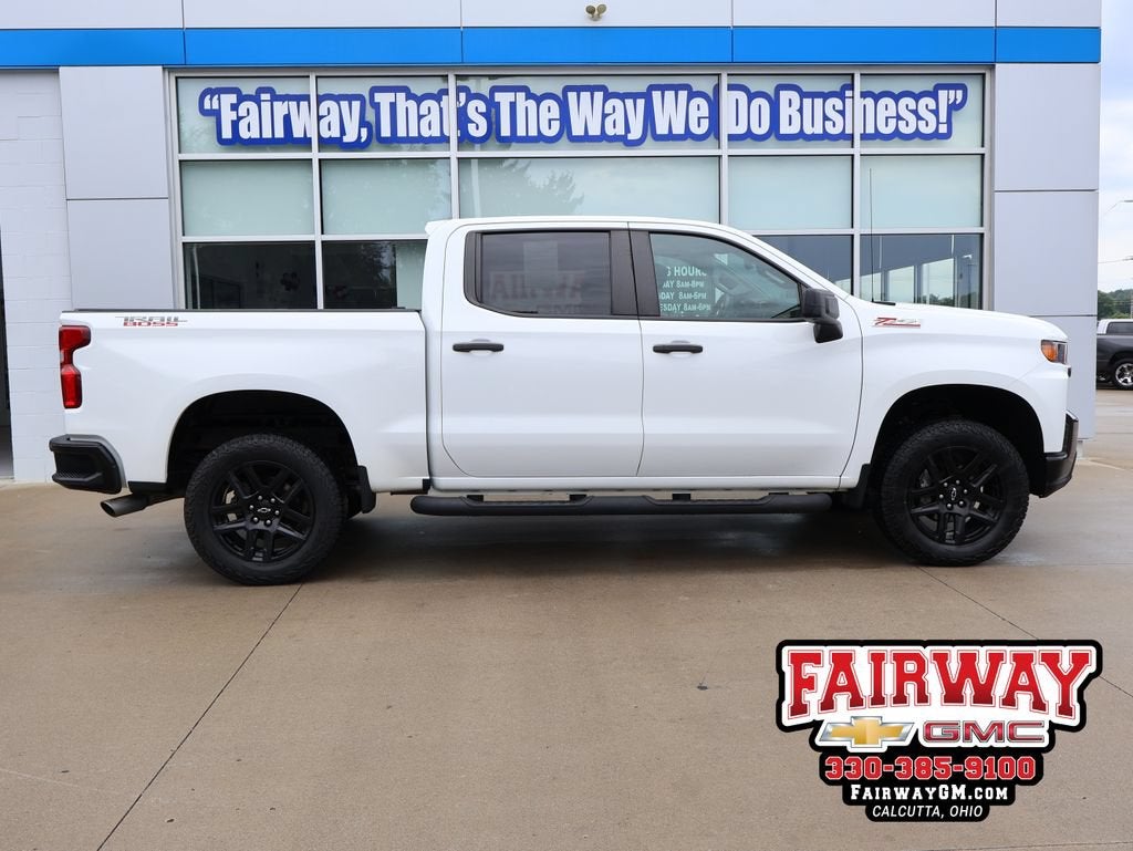 2021 Chevrolet Silverado 1500 Custom Trail Boss in Summit White — front three-quarter view