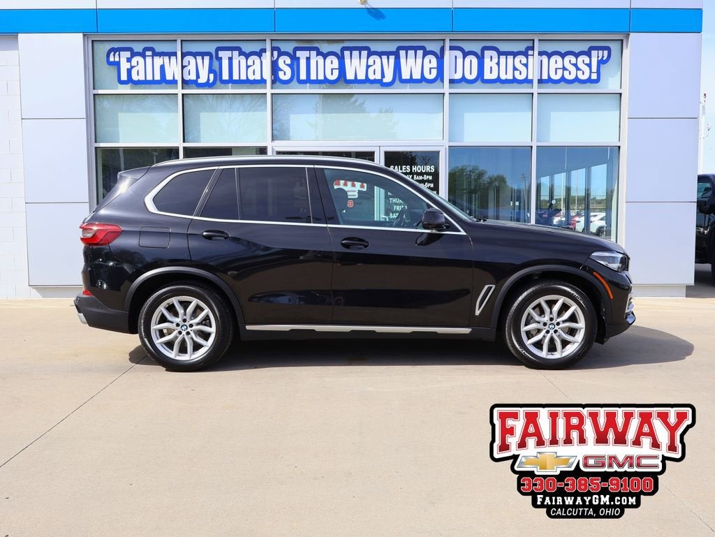 2020 BMW X5 xDrive40i in Black — front three-quarter view